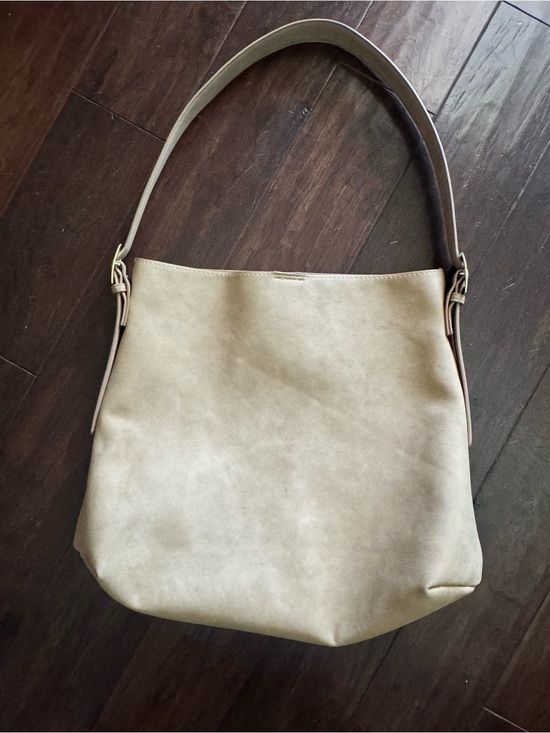 Universal Thread Handbags - Universal Threads Beige Shoulder Bag